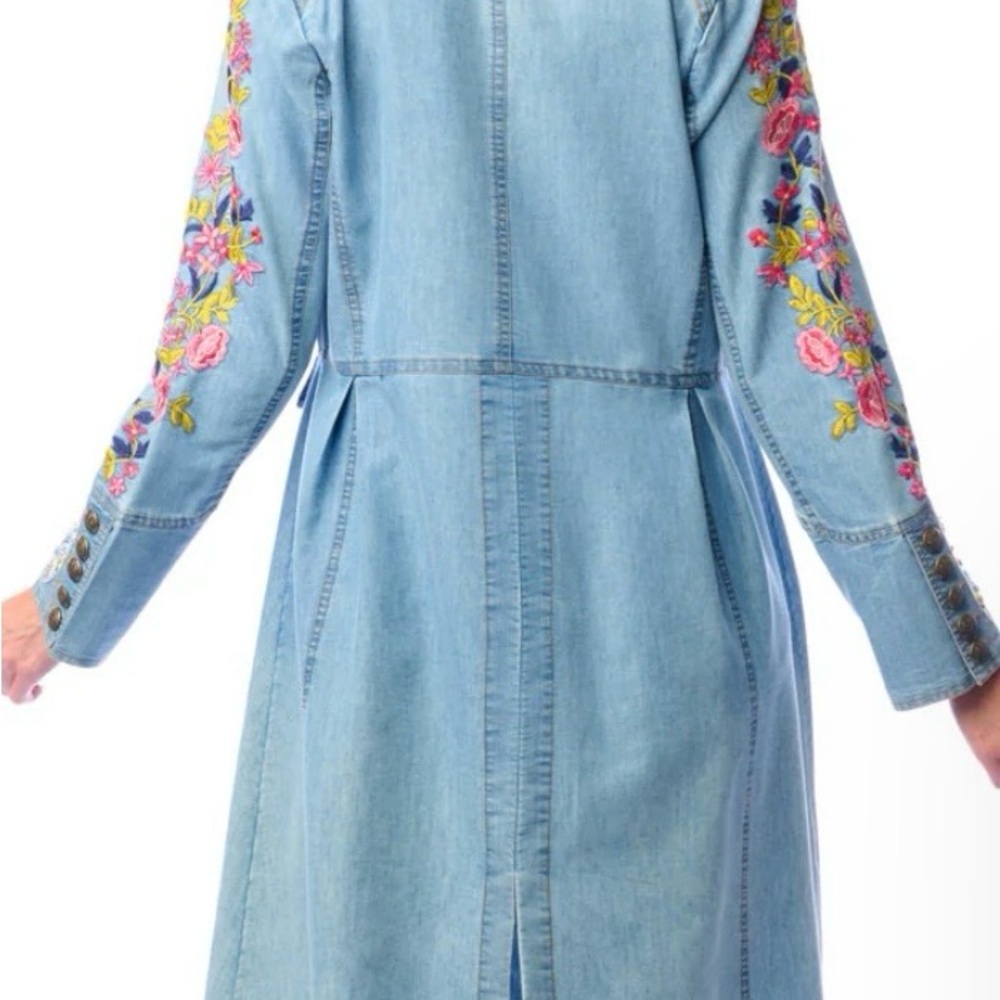 ARATTA Silent Journey NEW YORKER Jean Jacket with Floral Embroidery - Picture 3 of 3